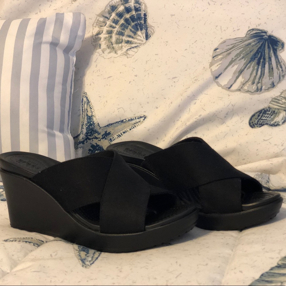 Crocs Leigh Cross Strap Wedge